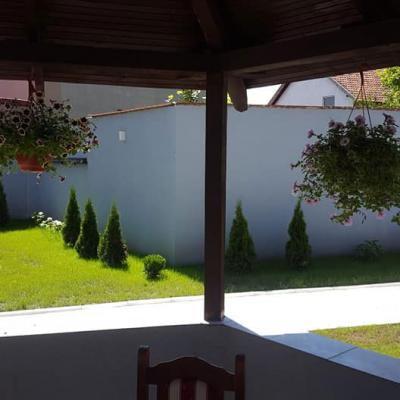 Dom Za Stare Osobe Nikolić - Bašta